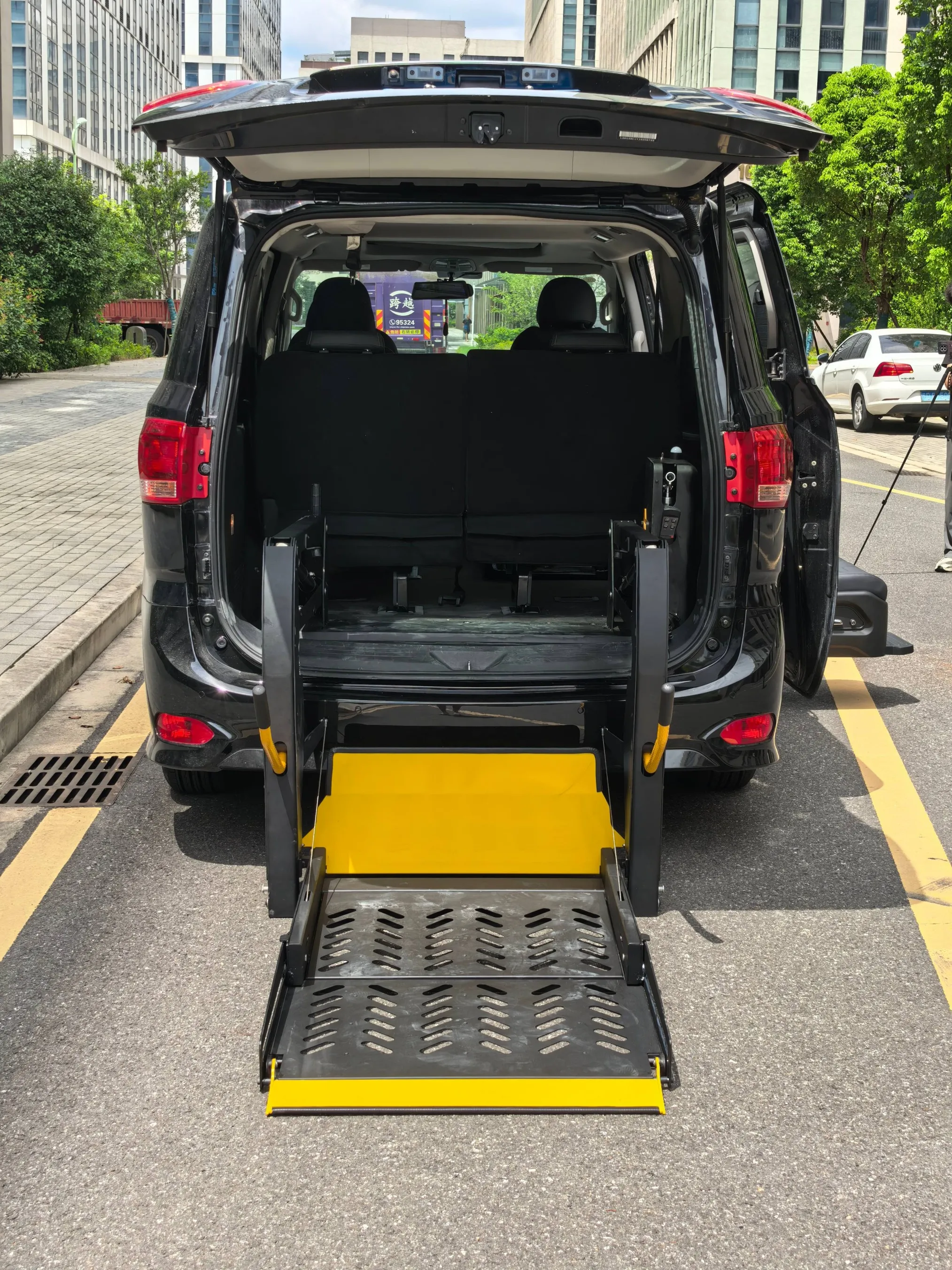 Cantilever Lifts L3A